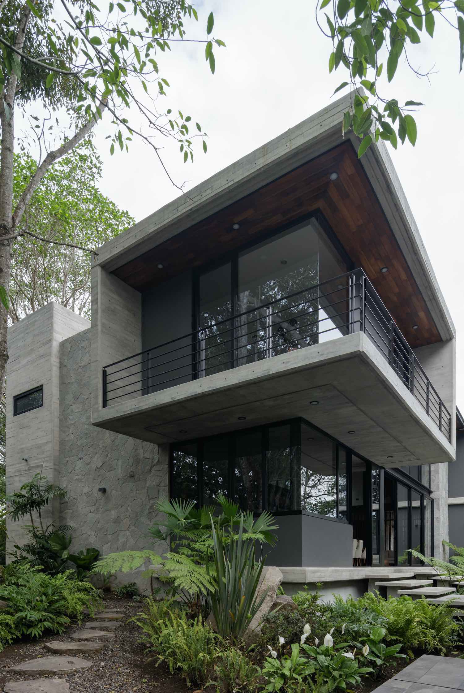 Entreparotas House in Colima, Mexico designed by Di Frenna Arquitectos