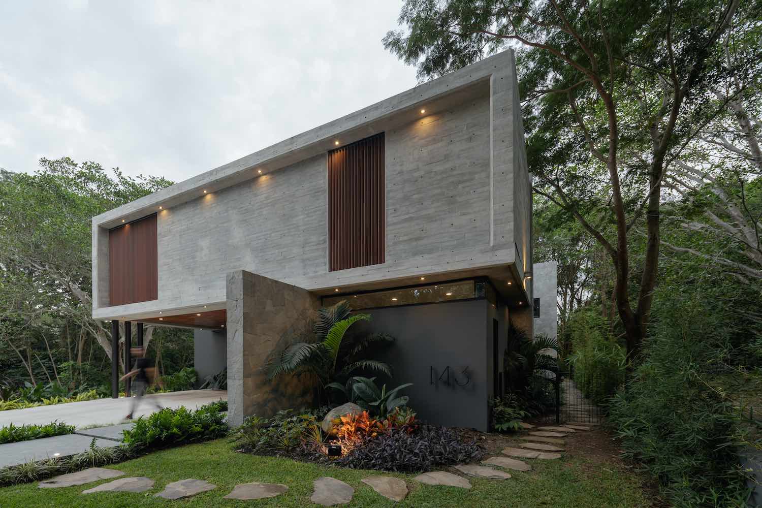 Entreparotas House in Colima, Mexico designed by Di Frenna Arquitectos