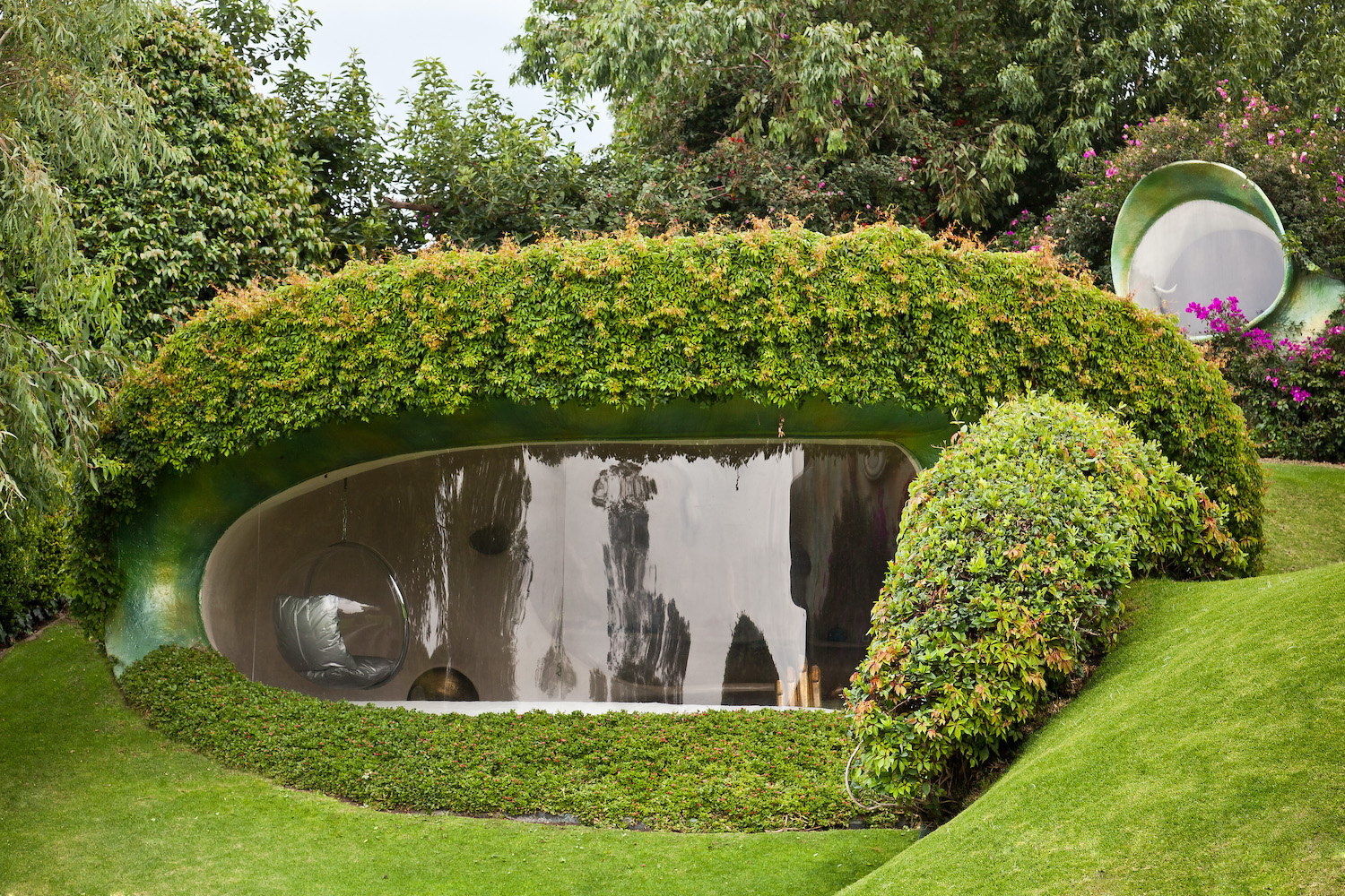 Organic House in Naucalpan de Juárez, Mexico by Javier Senosiain