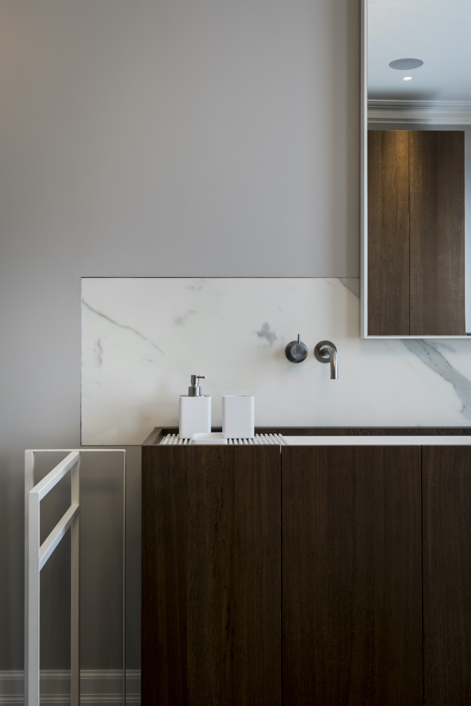 bathroom washing basin